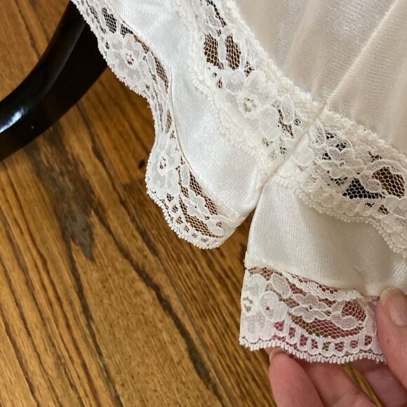 Vintage Movie Star Ivory Lace Maxi Half Slip Size Small USA 🇺🇸 Made - Picture 6 of 13